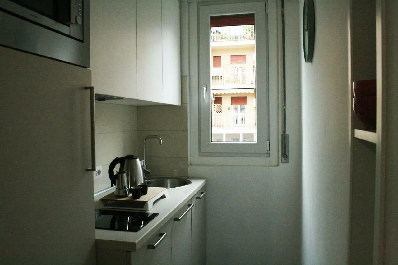 Clever House Milan 0*,